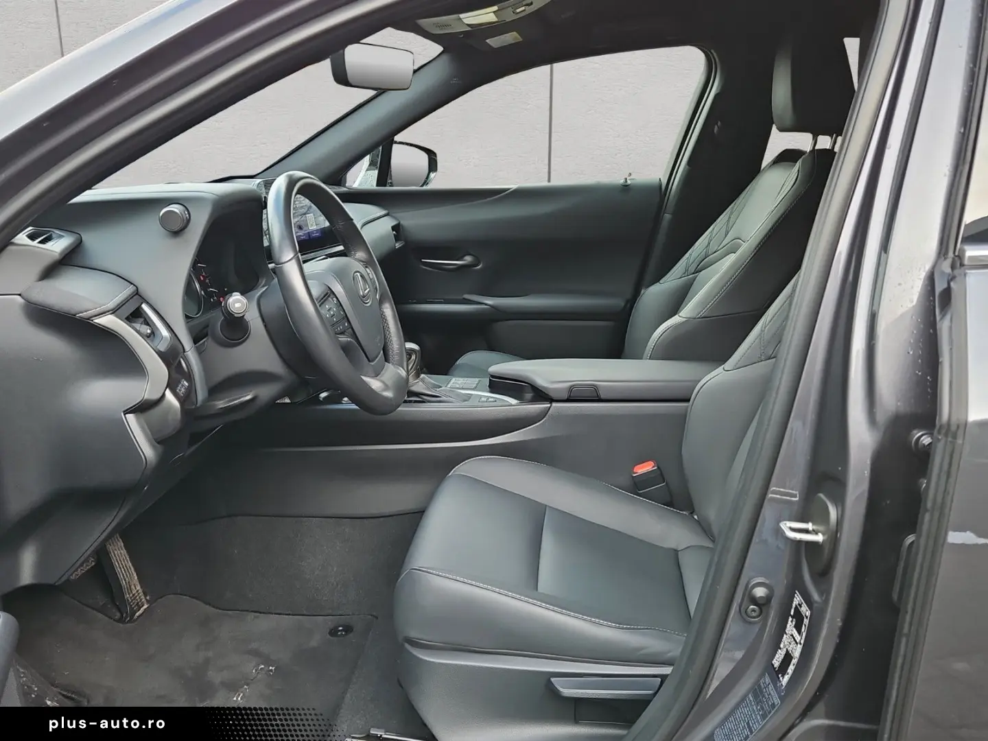 LEXUS UX 250h F-Sport Design