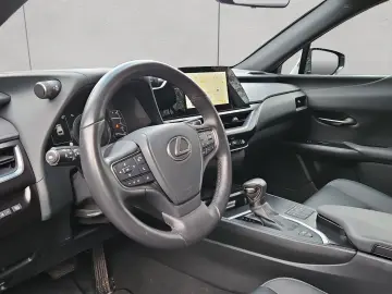 LEXUS UX 250h F-Sport Design