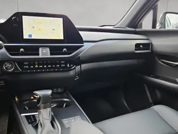 LEXUS UX 250h F-Sport Design