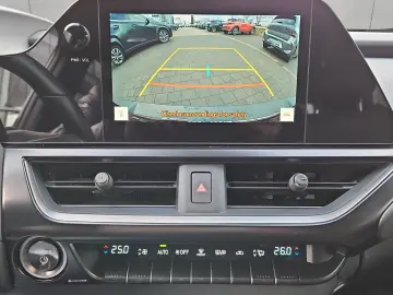 LEXUS UX 250h F-Sport Design