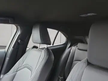 LEXUS UX 250h F-Sport Design