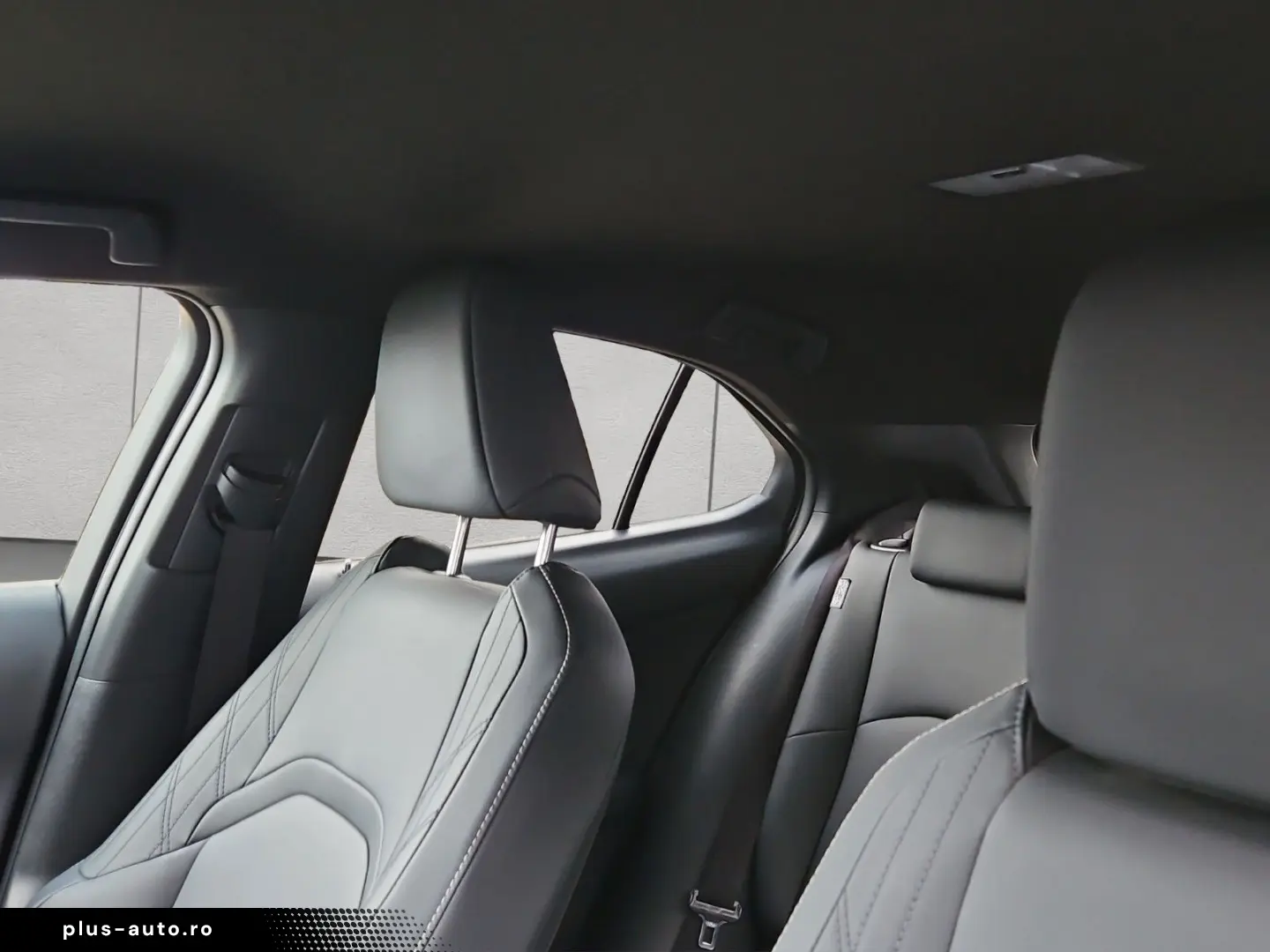 LEXUS UX 250h F-Sport Design