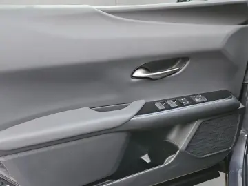 LEXUS UX 250h F-Sport Design