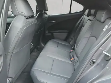 LEXUS UX 250h F-Sport Design