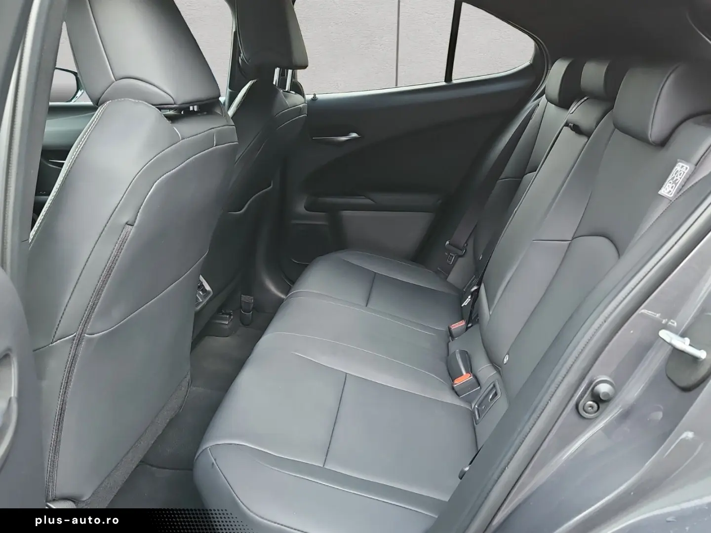 LEXUS UX 250h F-Sport Design