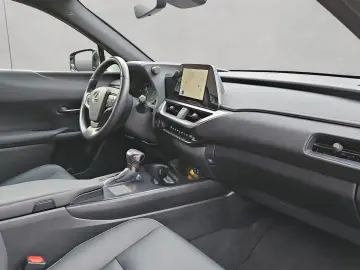 LEXUS UX 250h F-Sport Design