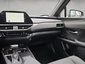 LEXUS UX 250h F-Sport Design