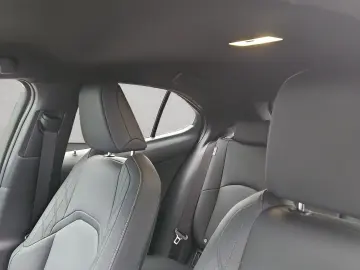 LEXUS UX 250h F-Sport Design