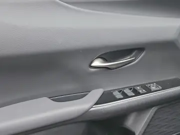 LEXUS UX 250h F-Sport Design