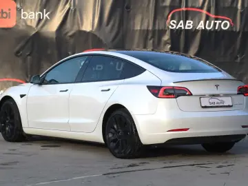 Tesla MODEL-3