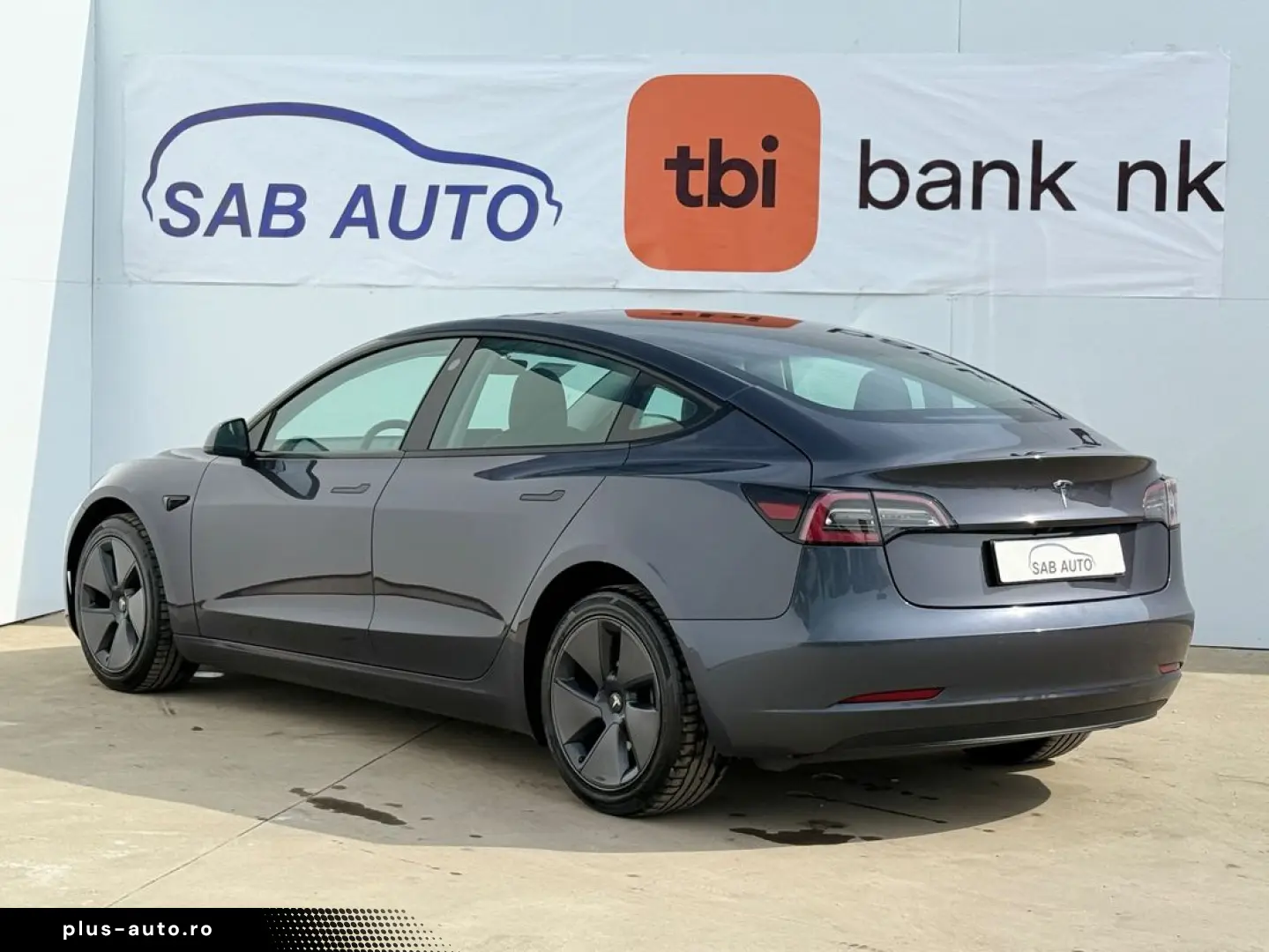 Tesla MODEL-3