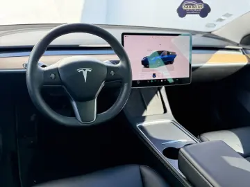 Tesla MODEL-3
