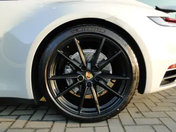 PORSCHE 992.1 CARRERA 1.HAND BOSE PANO LED KLAPPENAUSP.