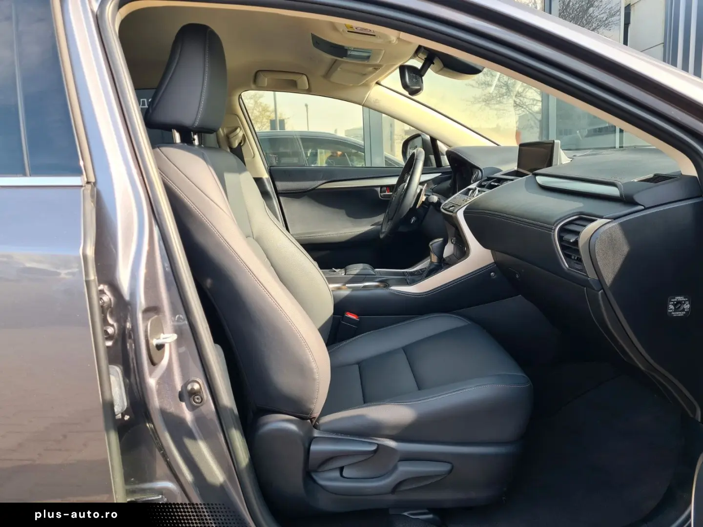 LEXUS NX 300H - Piele - Faruri LED - Navigatie - Roti iarna