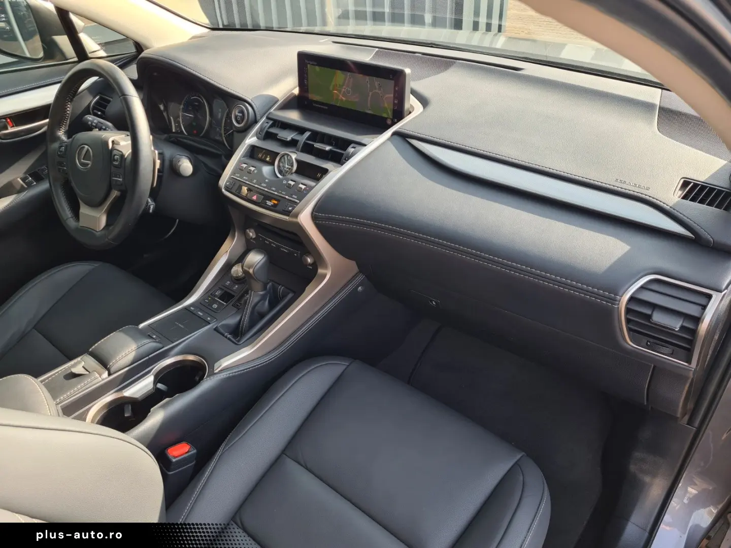 LEXUS NX 300H - Piele - Faruri LED - Navigatie - Roti iarna