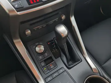 LEXUS NX 300H - Piele - Faruri LED - Navigatie - Roti iarna