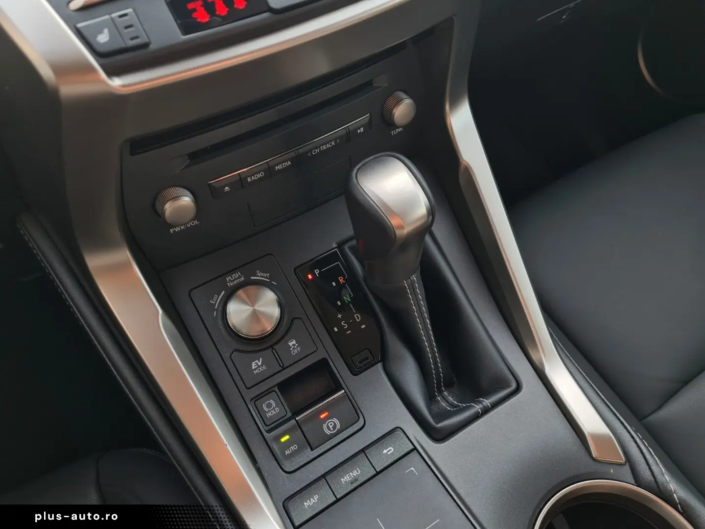 LEXUS NX 300H - Piele - Faruri LED - Navigatie - Roti iarna