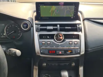 LEXUS NX 300H - Piele - Faruri LED - Navigatie - Roti iarna