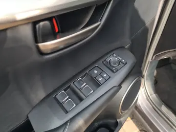 LEXUS NX 300H - Piele - Faruri LED - Navigatie - Roti iarna