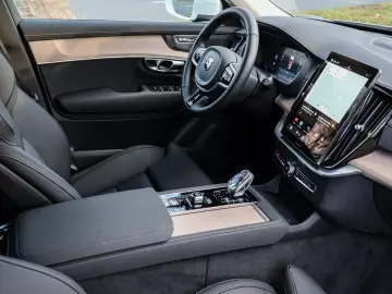 VOLVO XC90 T8 Recharge AWD Plus Bright Reskin NP 97.32