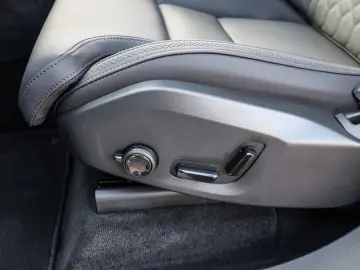 VOLVO XC90 T8 Recharge AWD Plus Bright Reskin NP 97.32