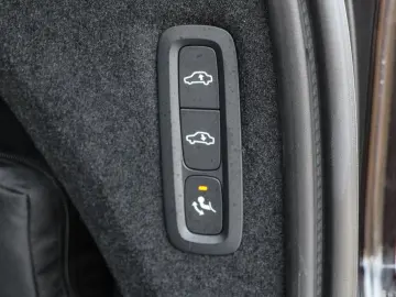 VOLVO XC90 T8 Recharge AWD Plus Bright Reskin NP 97.32