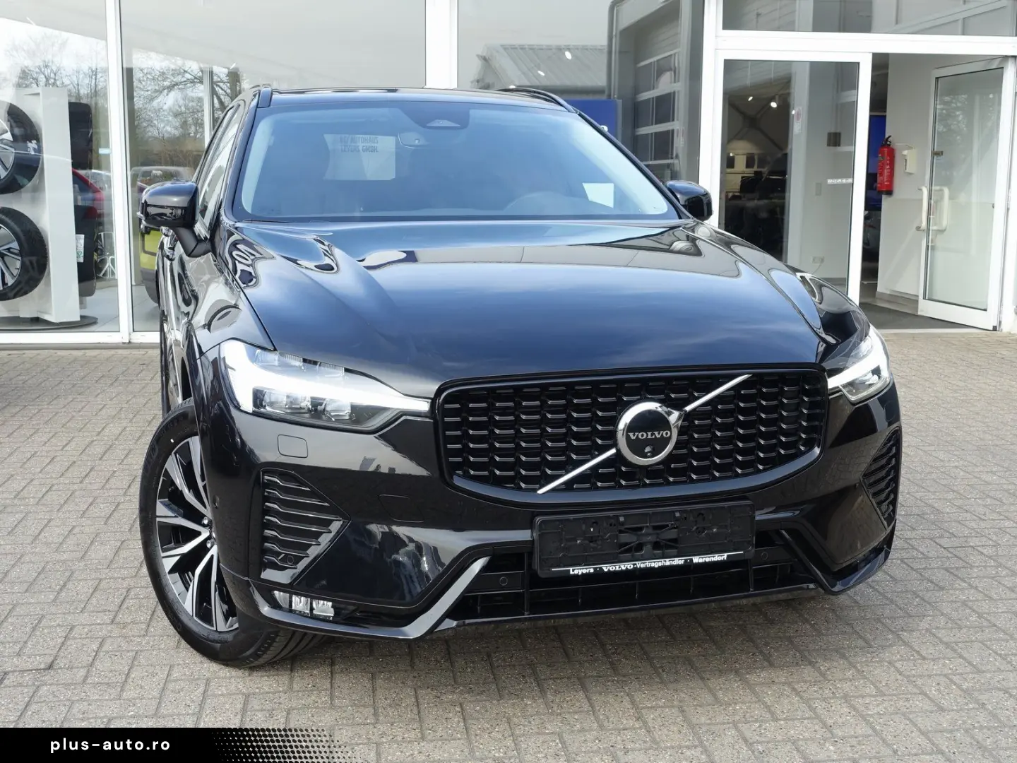 VOLVO XC60 Plus Dark B5 AWD Dark 360  H&K Memory ACC