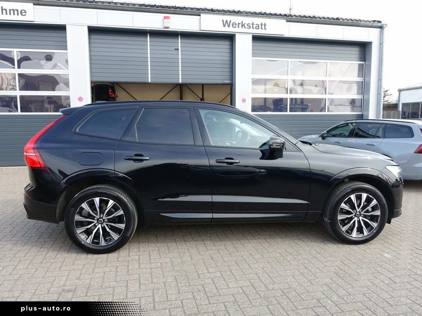 VOLVO XC60 Plus Dark B5 AWD Dark 360  H&K Memory ACC