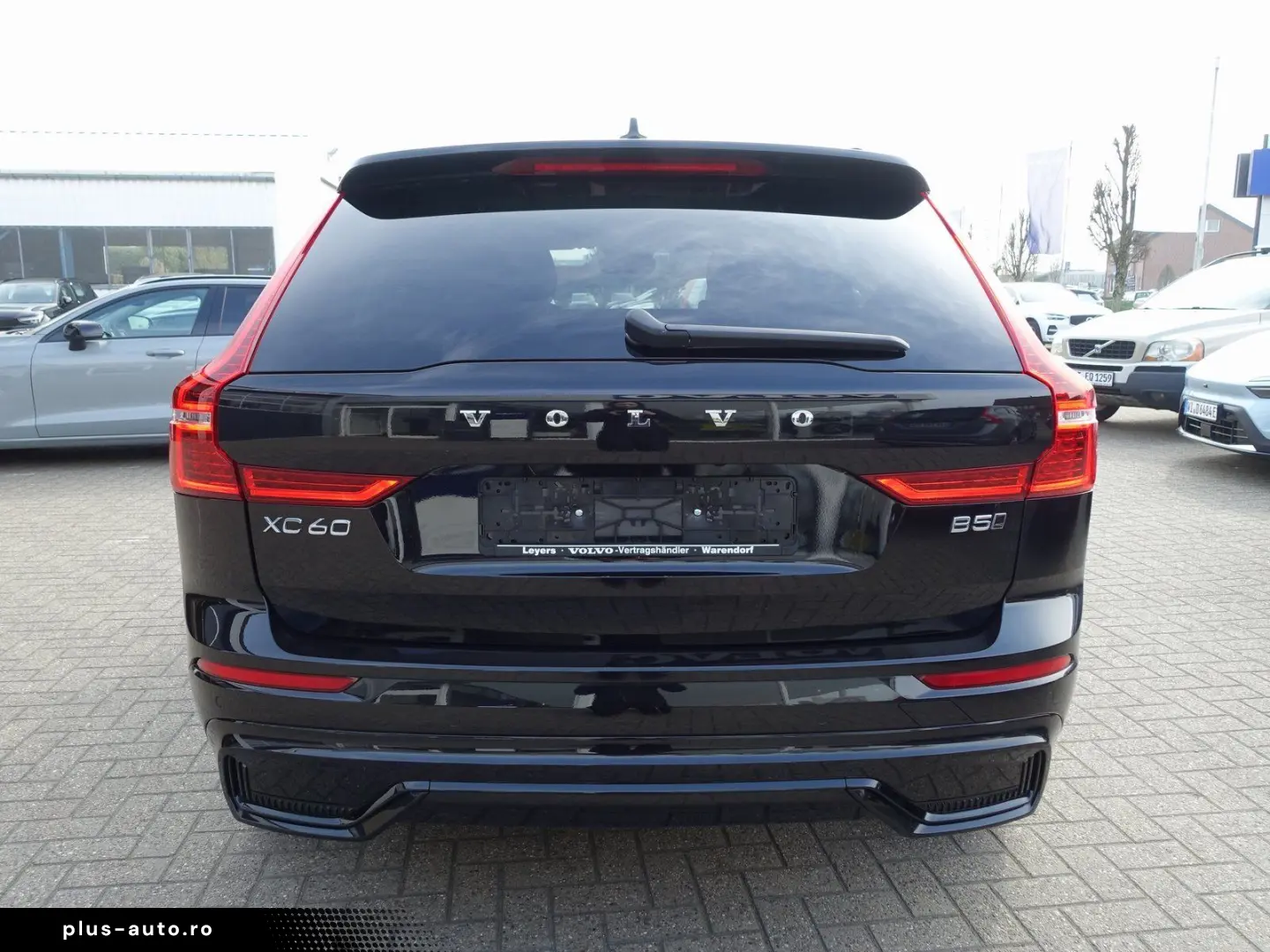VOLVO XC60 Plus Dark B5 AWD Dark 360  H&K Memory ACC