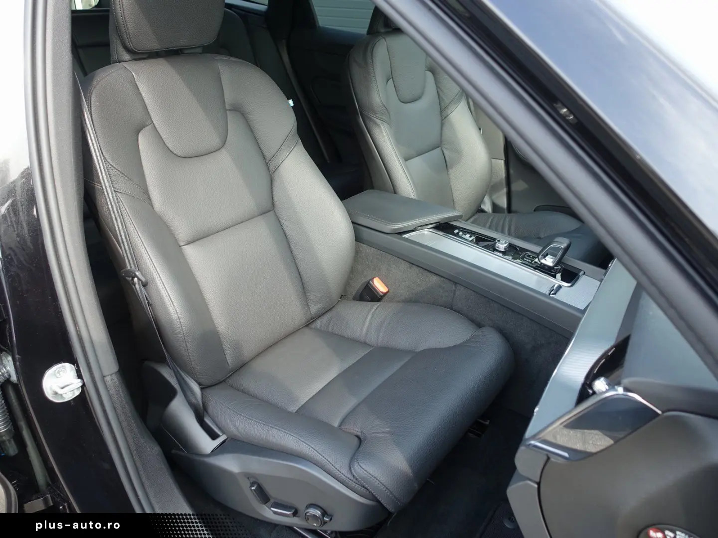 VOLVO XC60 Plus Dark B5 AWD Dark 360  H&K Memory ACC