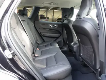 VOLVO XC60 Plus Dark B5 AWD Dark 360  H&K Memory ACC