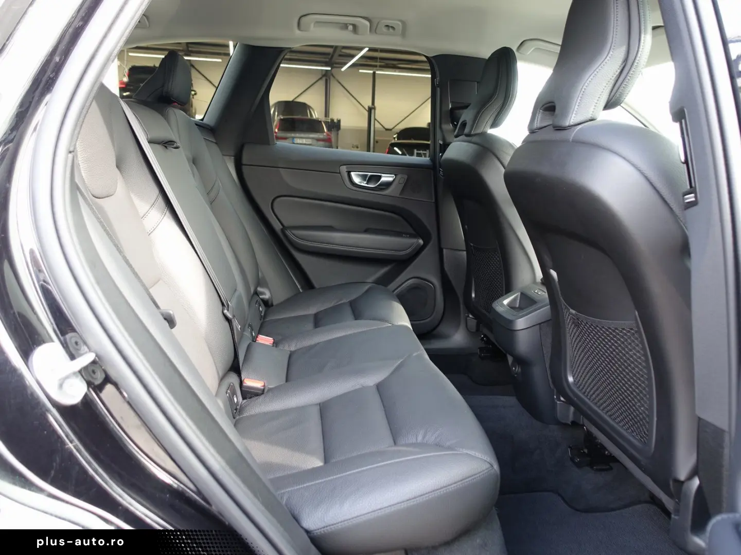 VOLVO XC60 Plus Dark B5 AWD Dark 360  H&K Memory ACC