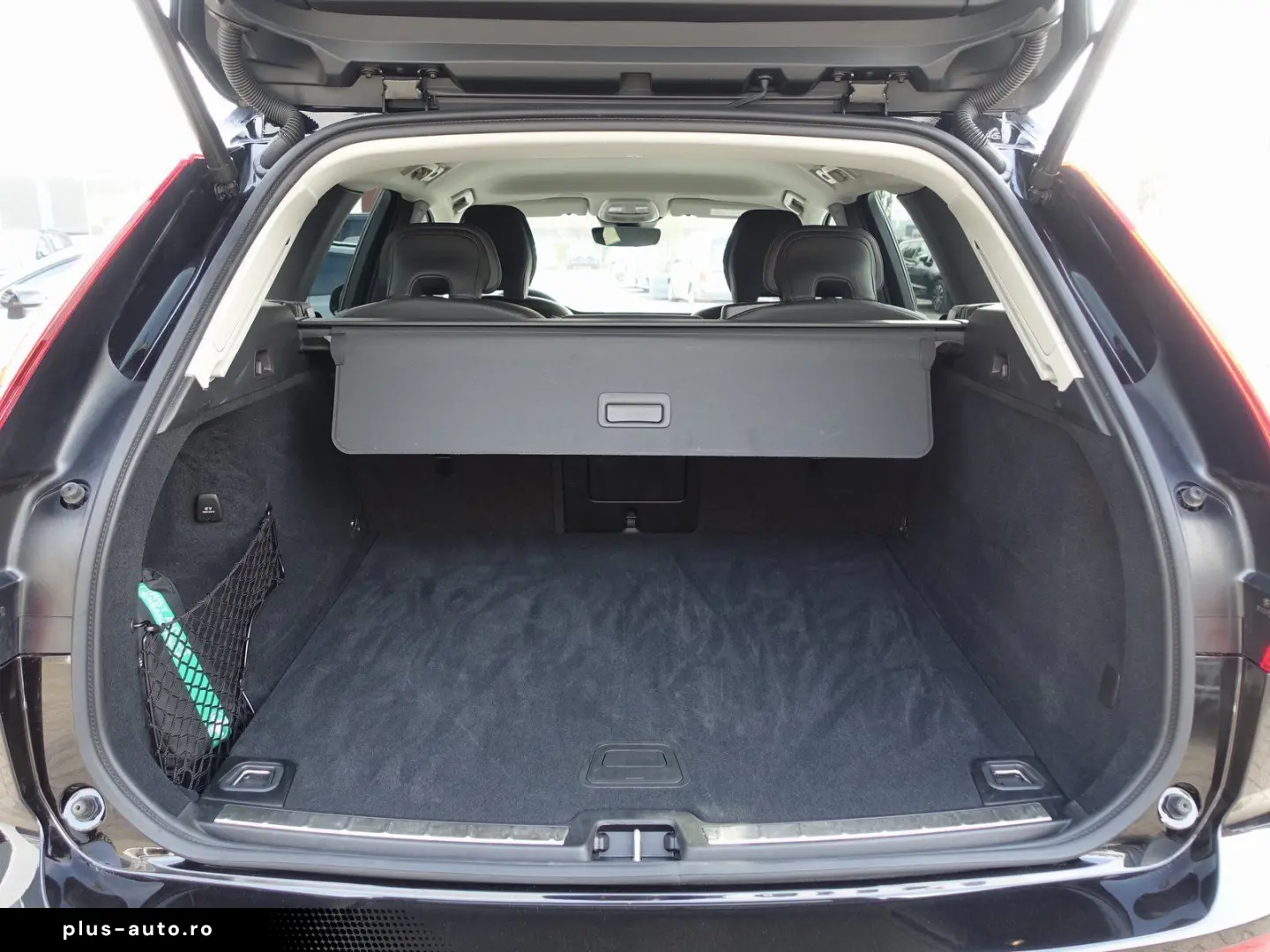 VOLVO XC60 Plus Dark B5 AWD Dark 360  H&K Memory ACC