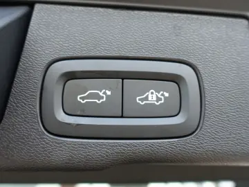 VOLVO XC60 Plus Dark B5 AWD Dark 360  H&K Memory ACC