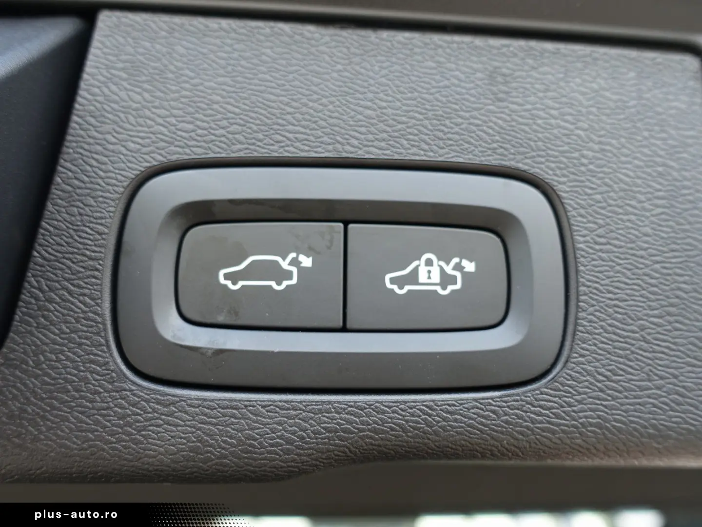 VOLVO XC60 Plus Dark B5 AWD Dark 360  H&K Memory ACC