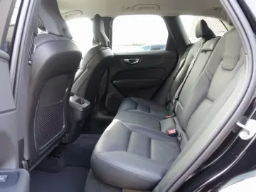 VOLVO XC60 Plus Dark B5 AWD Dark 360  H&K Memory ACC