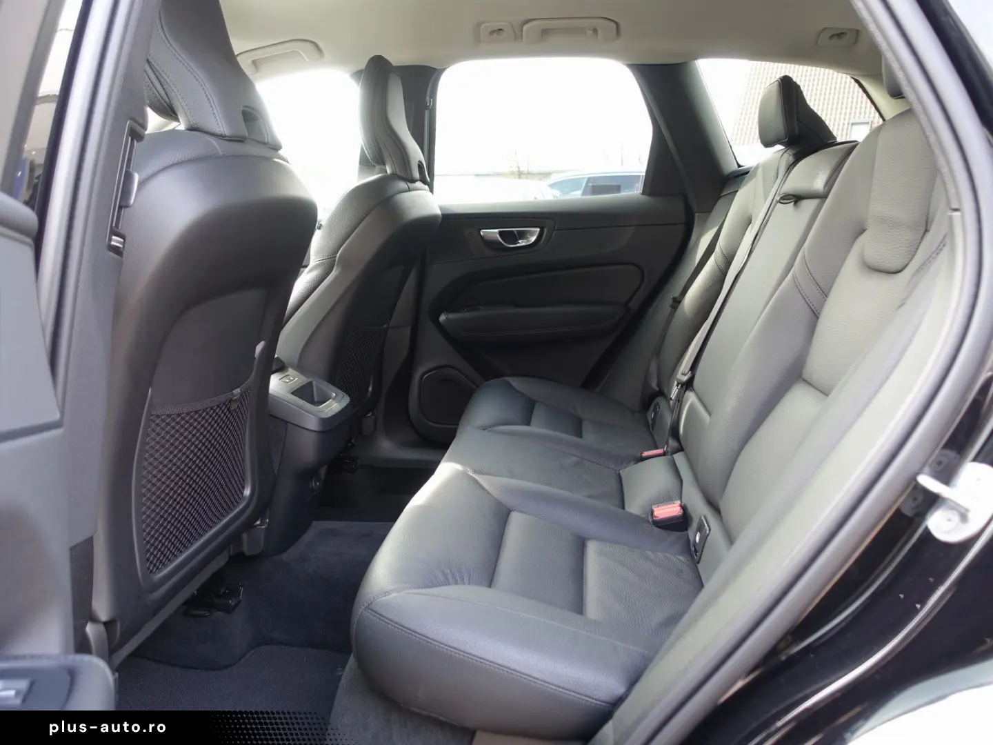 VOLVO XC60 Plus Dark B5 AWD Dark 360  H&K Memory ACC