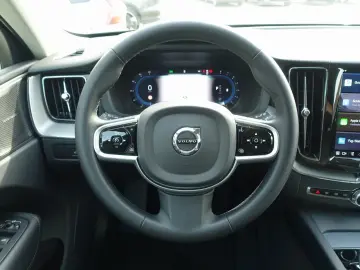 VOLVO XC60 Plus Dark B5 AWD Dark 360  H&K Memory ACC