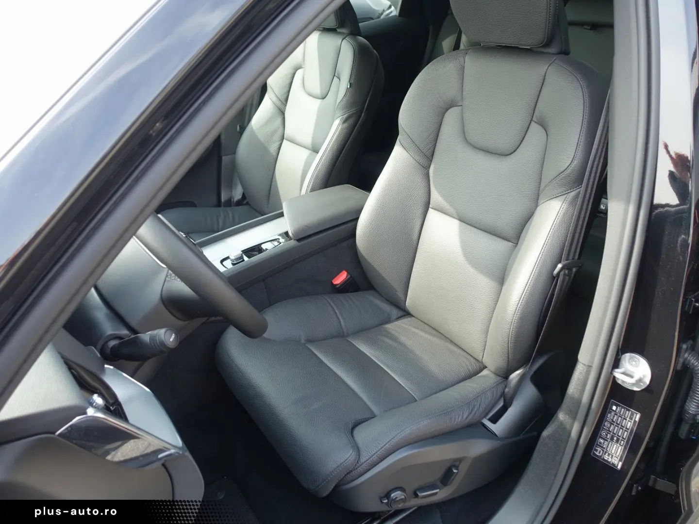 VOLVO XC60 Plus Dark B5 AWD Dark 360  H&K Memory ACC