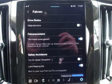 VOLVO XC60 Plus Dark B5 AWD Dark 360  H&K Memory ACC