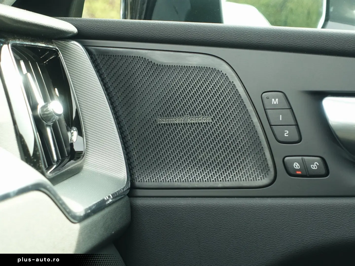 VOLVO XC60 Plus Dark B5 AWD Dark 360  H&K Memory ACC