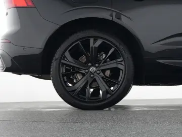 VOLVO XC60 B5 AWD Geartronic Plus Black Edition PANORA