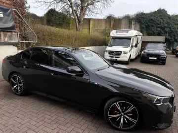 BMW 520d xDr M Sport PANO Sitzkl Autobahn H&K 360