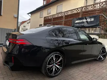 BMW 520d xDr M Sport PANO Sitzkl Autobahn H&K 360