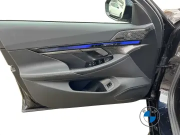 BMW 540d xDrive Limousine M Sport 20  AHK Pano B&W