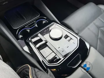 BMW 540d xDrive Limousine M Sport 20  AHK Pano B&W