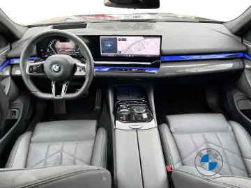 BMW 540d xDrive Limousine M Sport 20  AHK Pano B&W