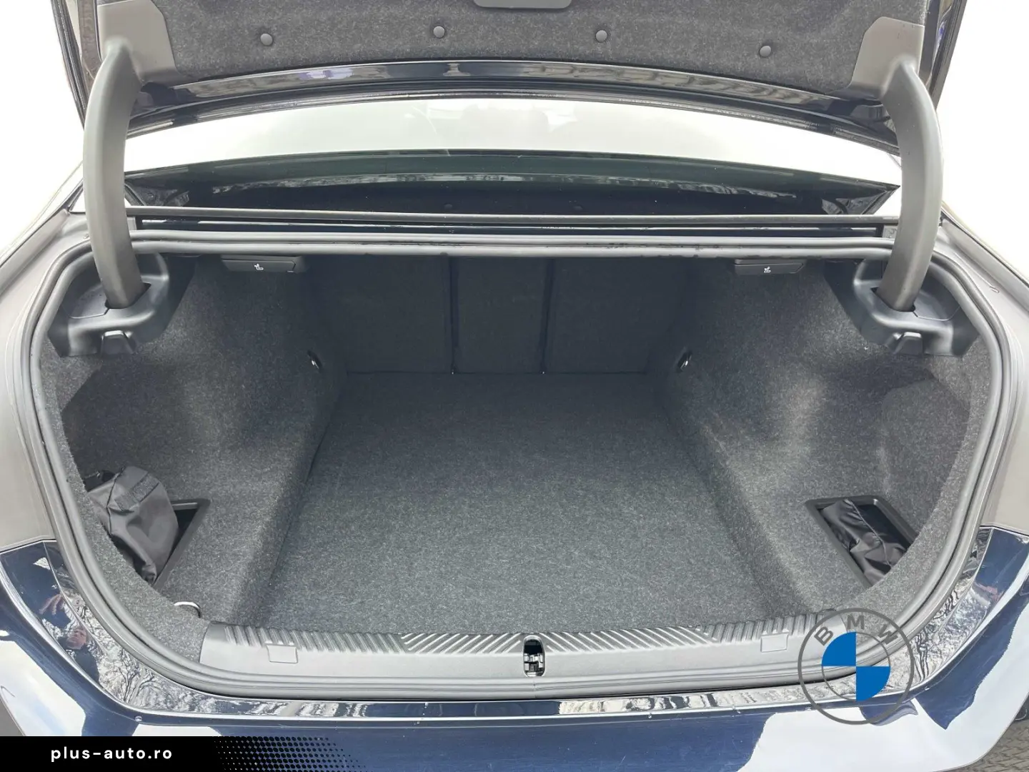 BMW 540d xDrive Limousine M Sport 20  AHK Pano B&W