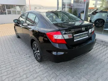 Honda Civic 4D 1.8 MT LS