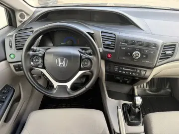 Honda Civic 4D 1.8 MT LS